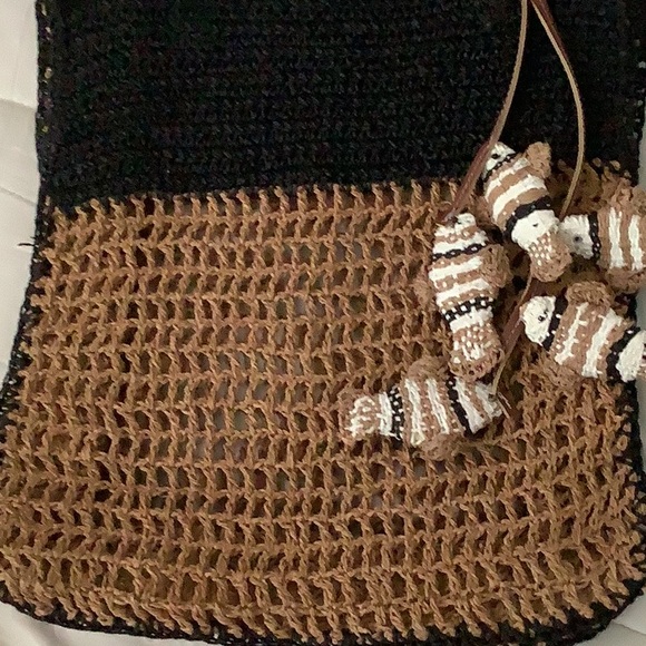 Adorable Raffia Tote Bag with Fish  Charms. NWT - Picture 4 of 5
